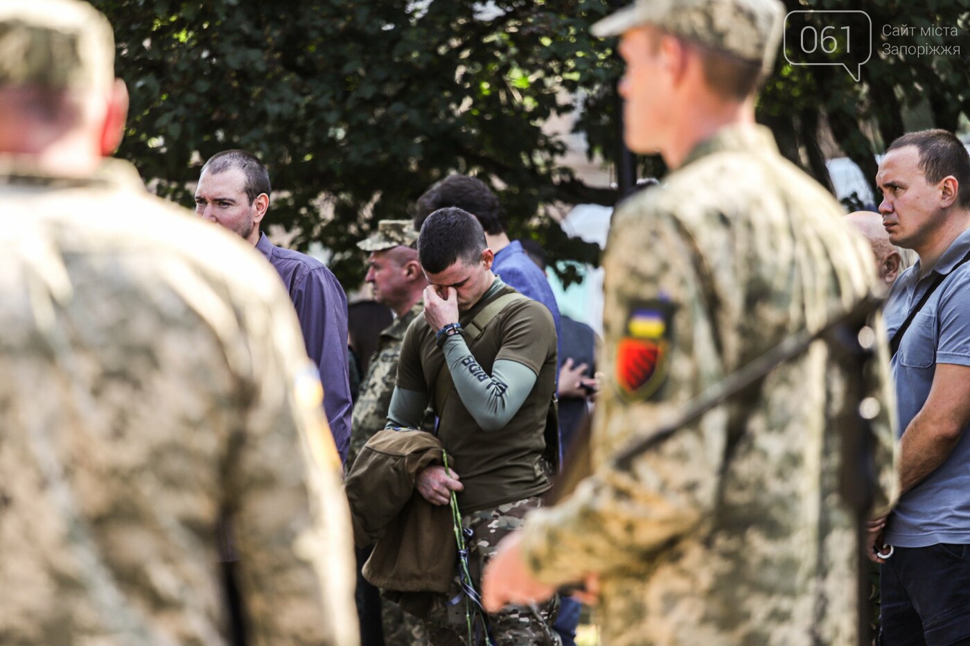 Навсегда 31: в Запорожье попрощались с бойцом, погибшим в результате артобстрела, - ФОТОРЕПОРТАЖ , фото-25