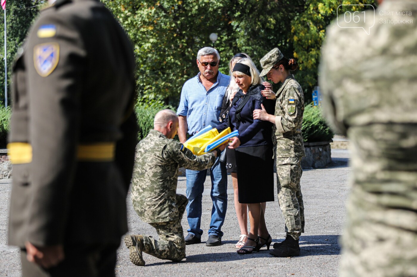 Навсегда 31: в Запорожье попрощались с бойцом, погибшим в результате артобстрела, - ФОТОРЕПОРТАЖ , фото-29