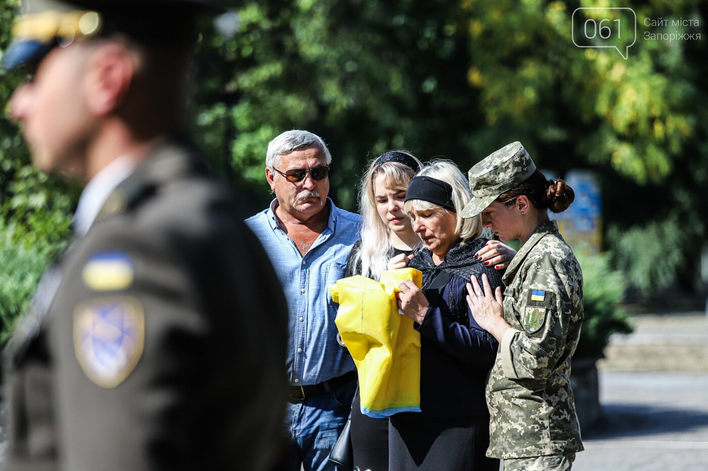 Навсегда 31: в Запорожье попрощались с бойцом, погибшим в результате артобстрела, - ФОТОРЕПОРТАЖ , фото-30