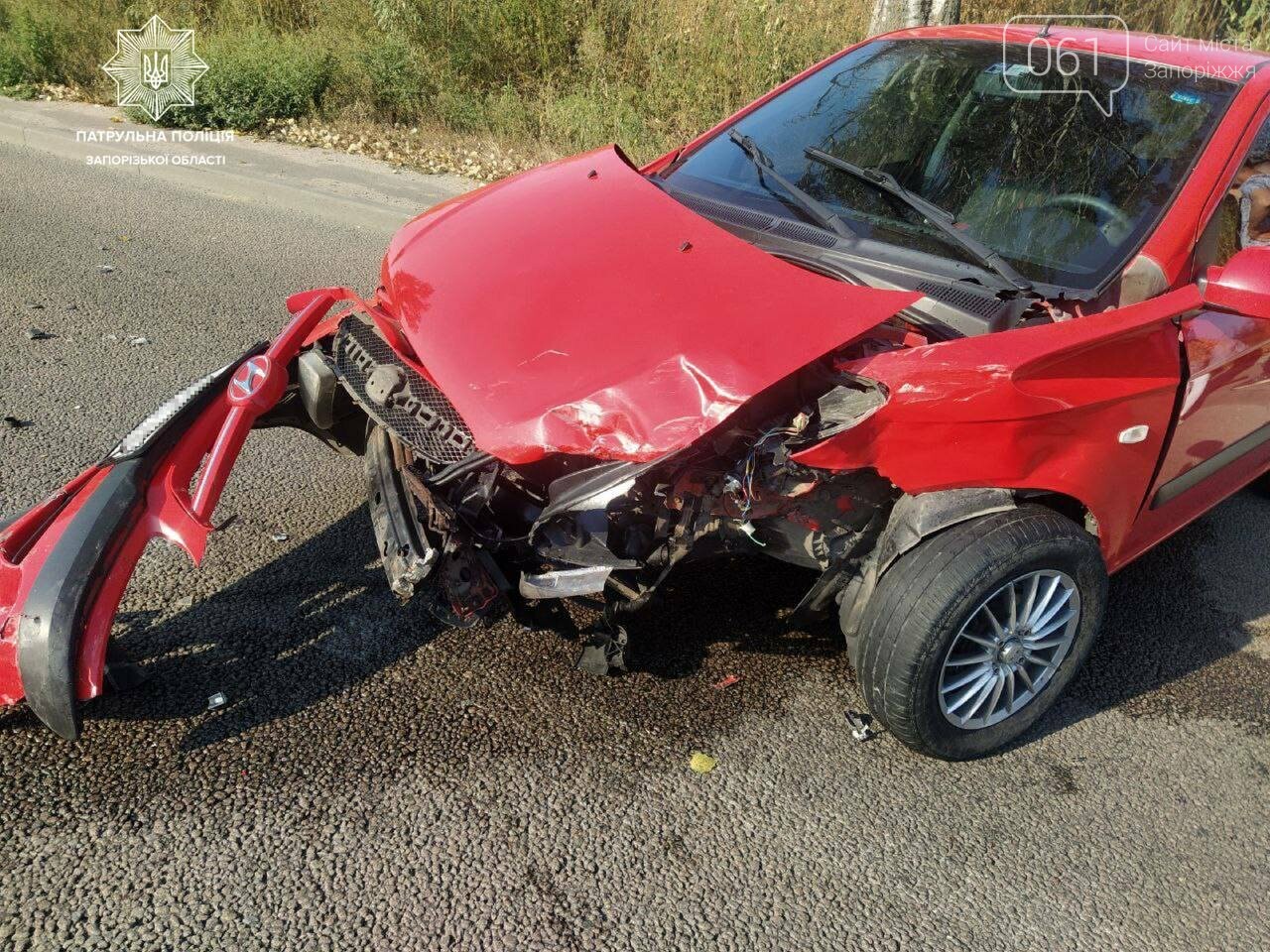 На Хортице водитель Hyundai пытался объехать по встречной пробку и врезался в минивэн , фото-1