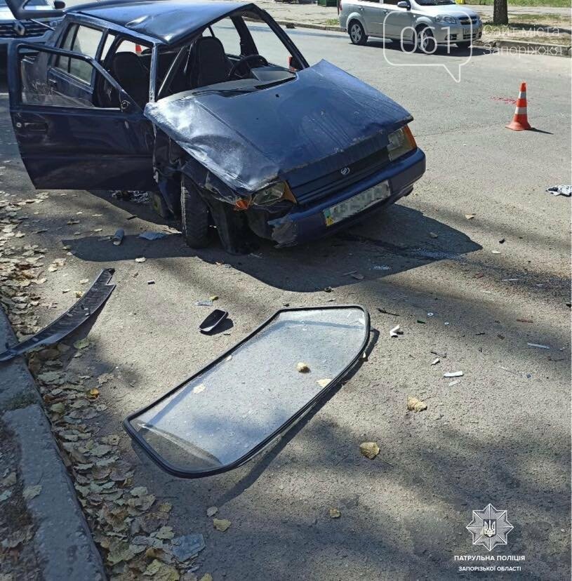 В Запорожье пьяный водитель врезался в припаркованный автомобиль, фото-2