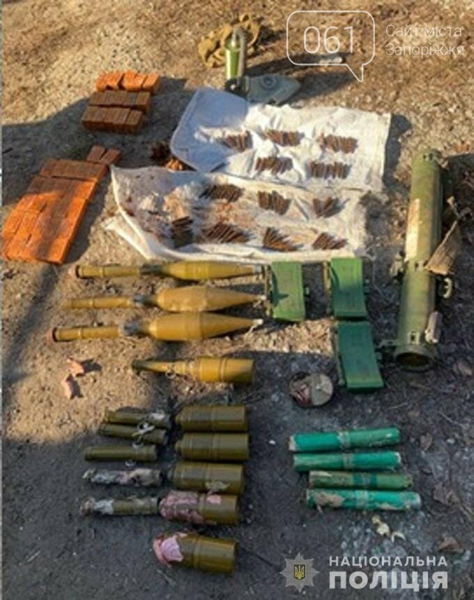 У жителя Запорожья изъяли 12 килограммов взрывчатки, боеприпасы и огнемет: он привез их из зоны ООС, - ФОТО