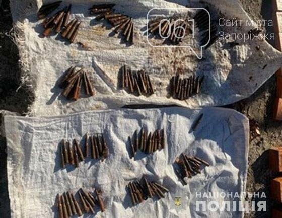 У жителя Запорожья изъяли 12 килограммов взрывчатки, боеприпасы и огнемет: он привез их из зоны ООС, - ФОТО
