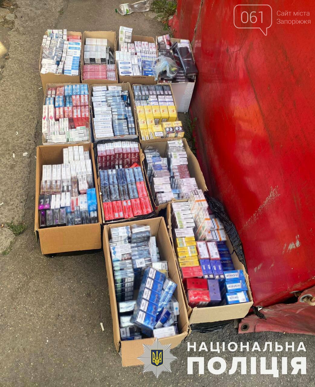 У Запоріжжі поліцейські вилучили з кіоску контрафактні цигарки на майже 200 тис гривень