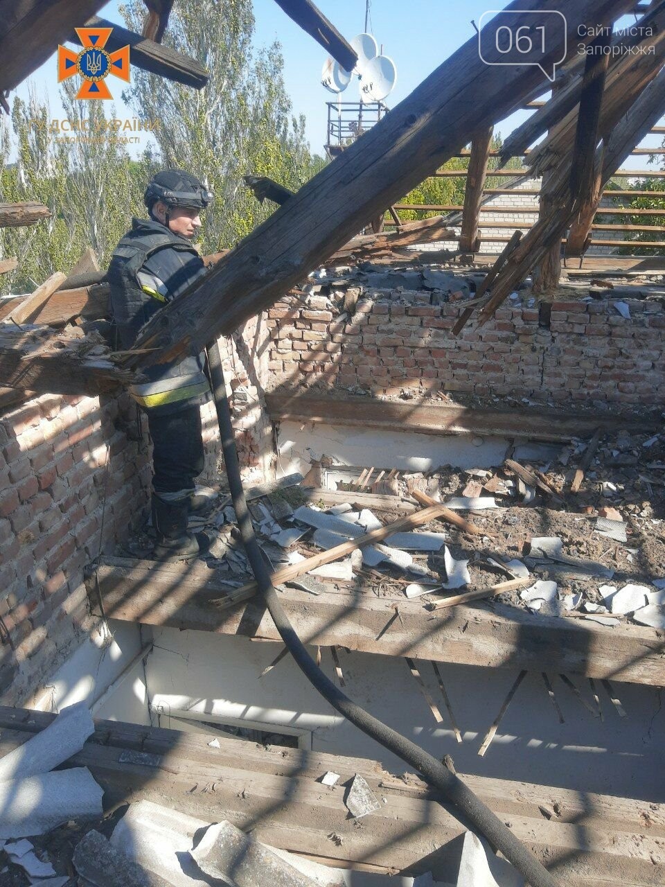 У Запорізькій області внаслідок обстрілів загорілися ангар, будинок і гараж