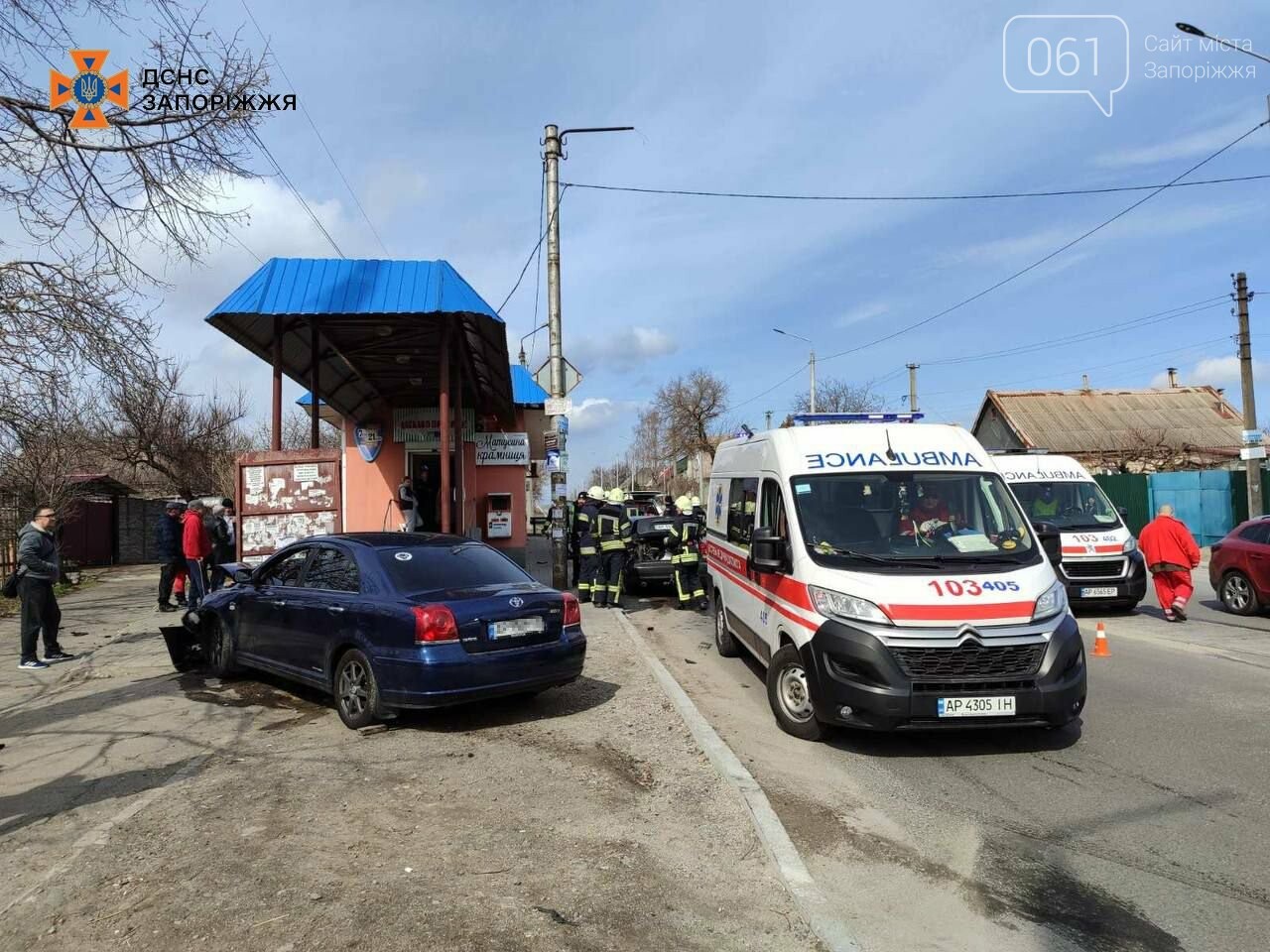 В Запорожье в результате ДТП водителя зажало в поврежденной машине | Новости