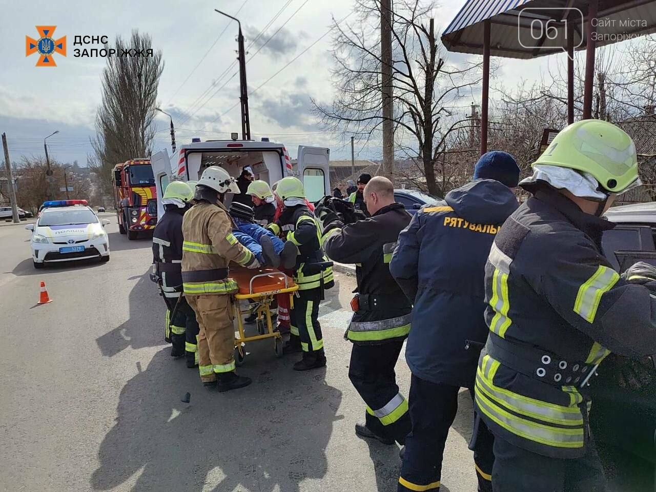 В Запорожье в результате ДТП водителя зажало в поврежденной машине | Новости