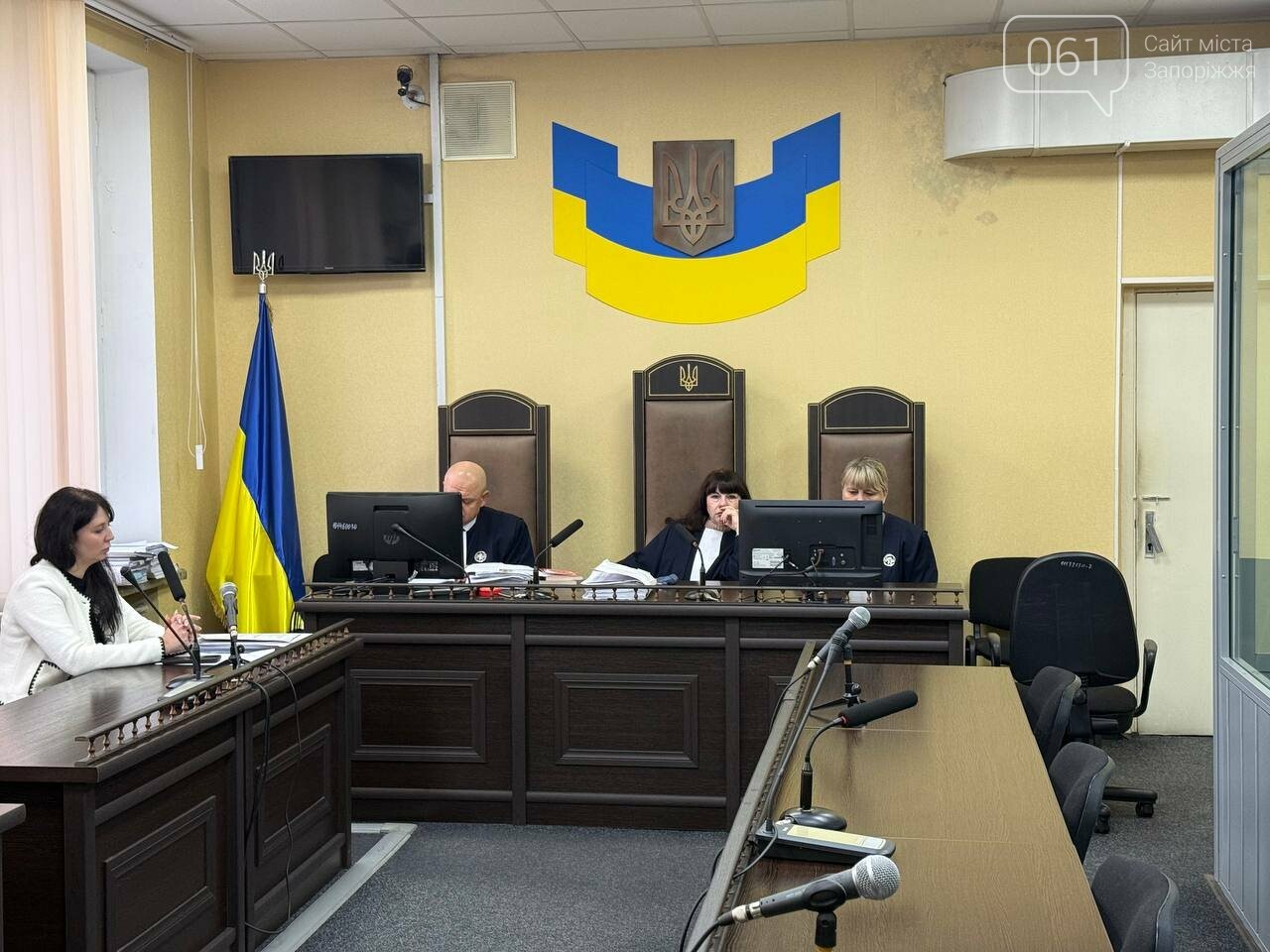 Апеляційний суд у Запоріжжі скоротив строки двом засудженим за воєнний злочин експравоохоронцям з Токмака, але підтвердив їхню вину