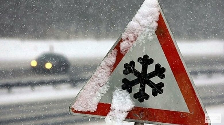 В Запорожской области из-за снегопада спасатели и дорожники перешли на усиленный режим работы 