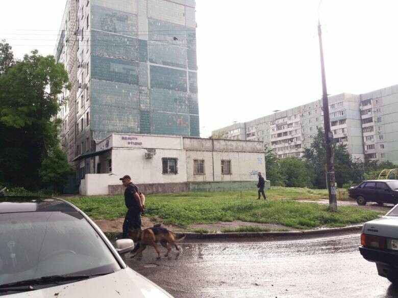  В Запорожье полиция пыталась задержать распространителей наркотиков, последние начали стрелять и пытались сбежать 