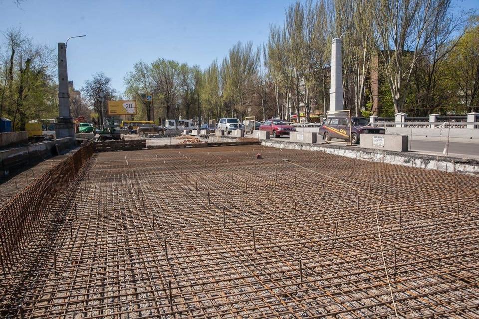 В Запорожье на Металлургов открыли одну полосу движения, но путепровод еще строят, - ФОТО
