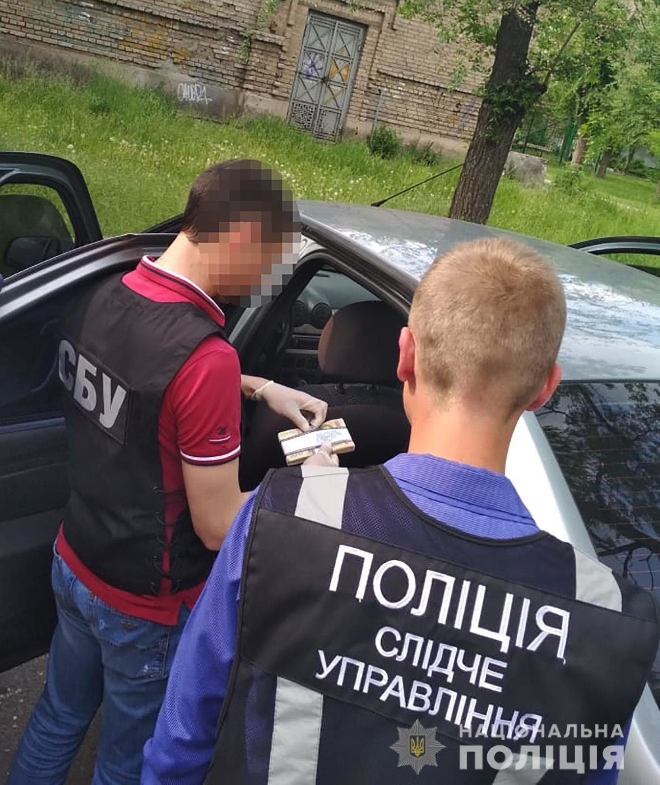 В Запорожье СБУ задержала предпринимателя, вымогавшего 120..., фото-1 В Запорожье СБУ задержала предпринимателя, вымогавшего 120 тысяч за согласования в Госгеокадастре, фото-1