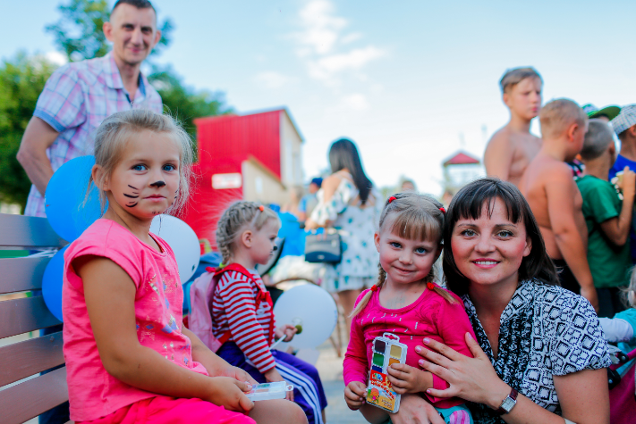 В Запорожье на День молодежи провели фестиваль красок “Холли”, фото-5 В Запорожье на День молодежи провели фестиваль красок “Холли”, фото-5