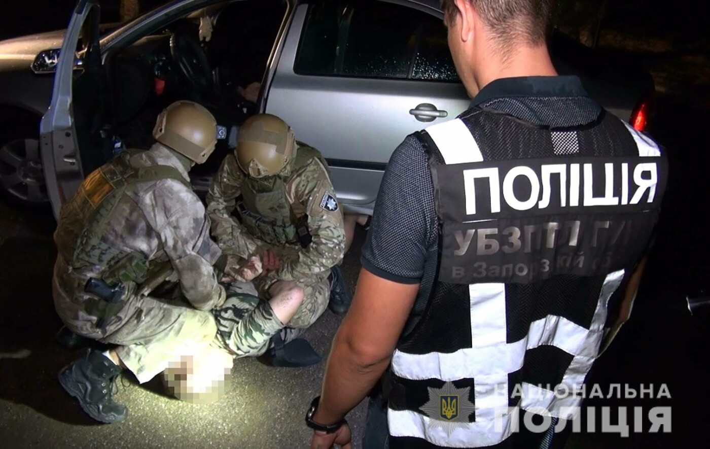 В Запорожье «накрыли» бордель и задержали двоих сутенеров,..., фото-1 В Запорожье «накрыли» бордель и задержали двоих сутенеров, – ФОТО, фото-1