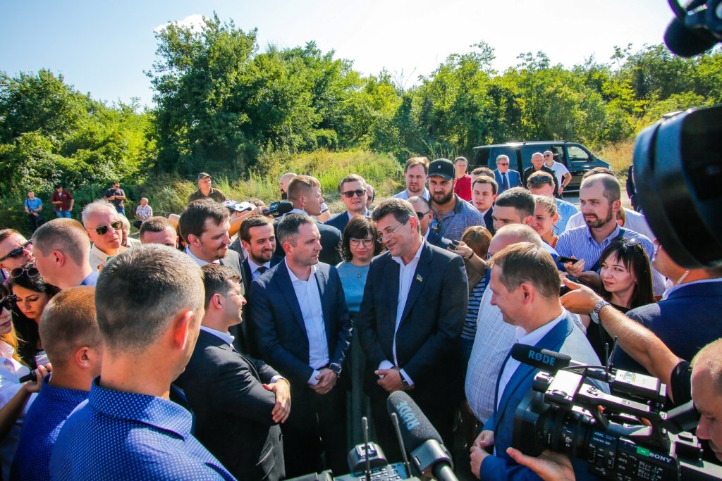 Президент Зеленский и мэр города Владимир Буряк приняли реш..., фото-1 Президент Зеленский и мэр города Владимир Буряк приняли решение о завершении строительства мостов в Запорожье, фото-1