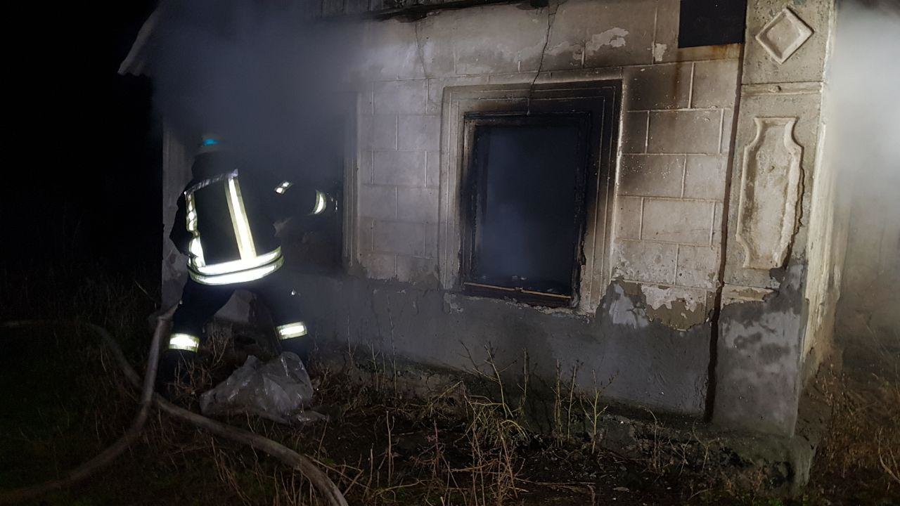 В Запорожской области загорелся дом: огонь распространился на 60 "квадратов", - ФОТО, фото-4