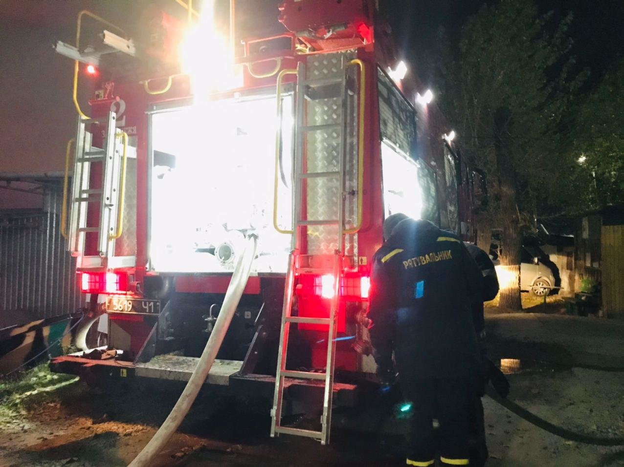 Пожар в центре Запорожья тушили 5 машин спасателей, - ФОТО, фото-2