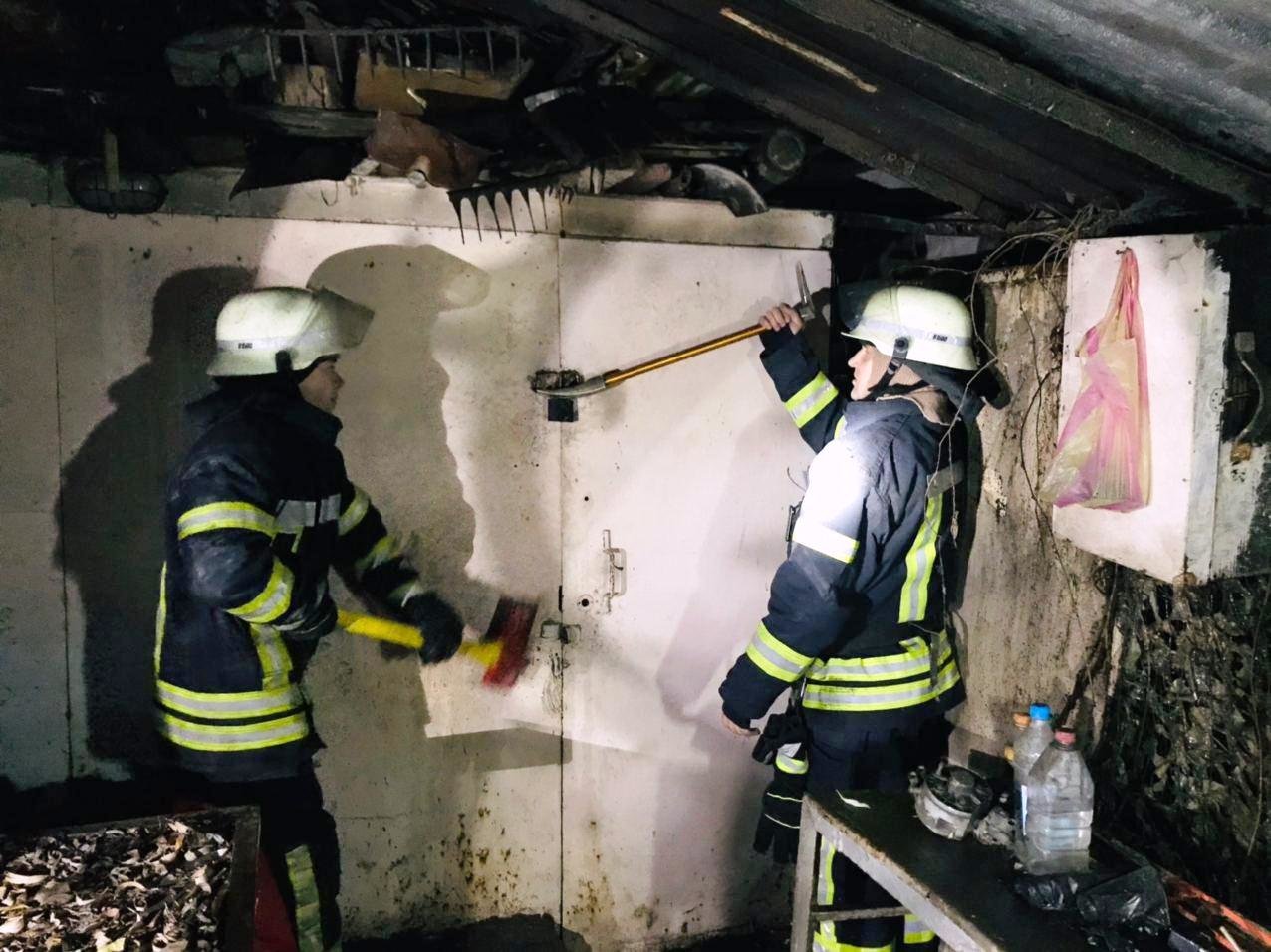 Пожар в центре Запорожья тушили 5 машин спасателей, - ФОТО, фото-5