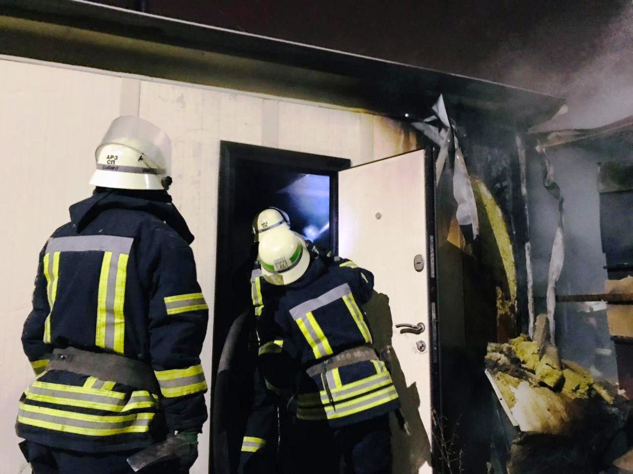 Пожар в центре Запорожья тушили 5 машин спасателей, - ФОТО, фото-6