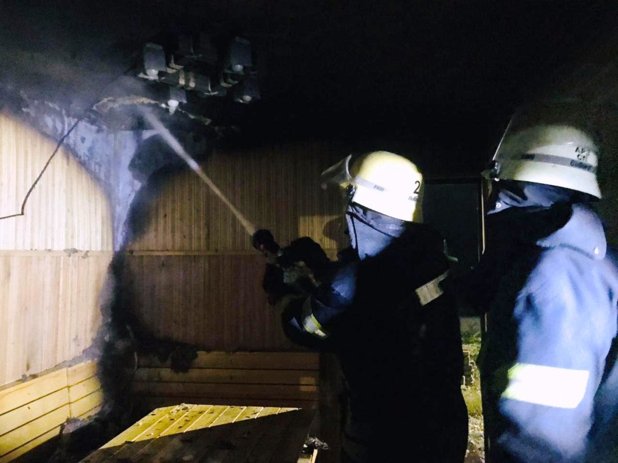 Пожар в центре Запорожья тушили 5 машин спасателей, - ФОТО, фото-10