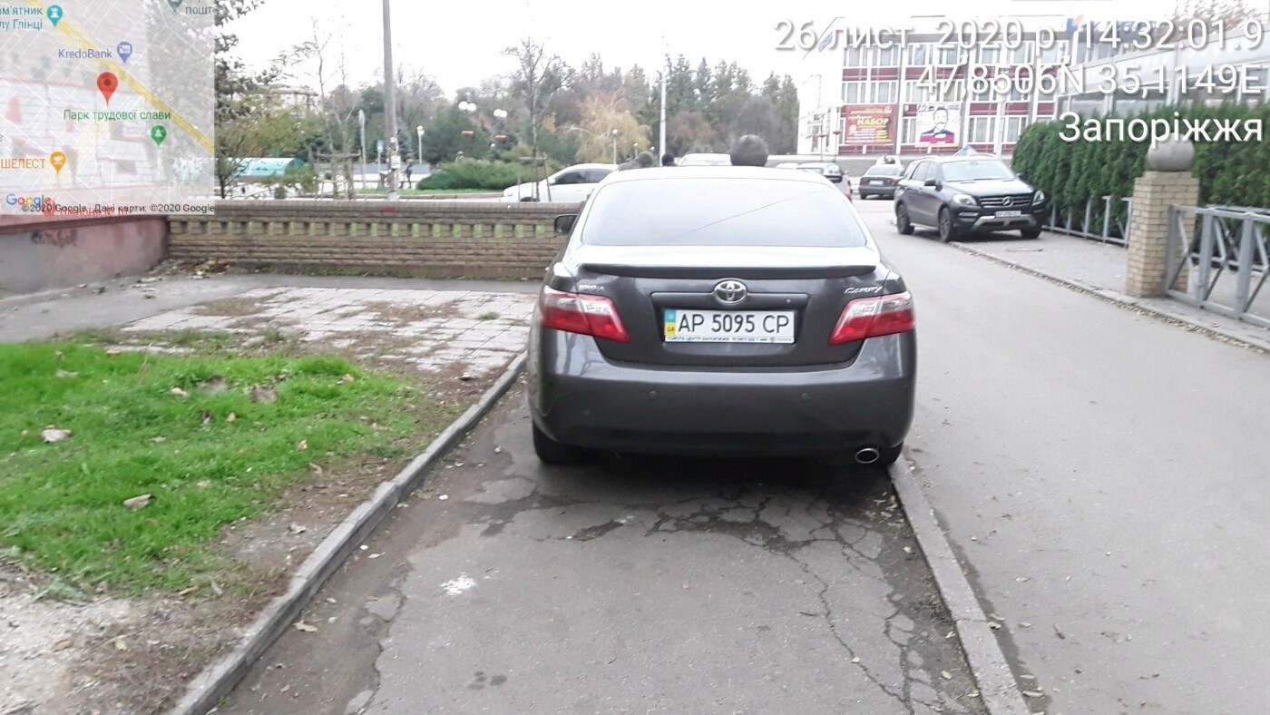 В центре Запорожья инспекторы оштрафовали водителей, которые припарковались на тротуаре, - ФОТО, фото-3