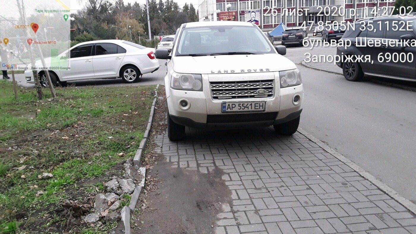 В центре Запорожья инспекторы оштрафовали водителей, которые припарковались на тротуаре, - ФОТО, фото-2