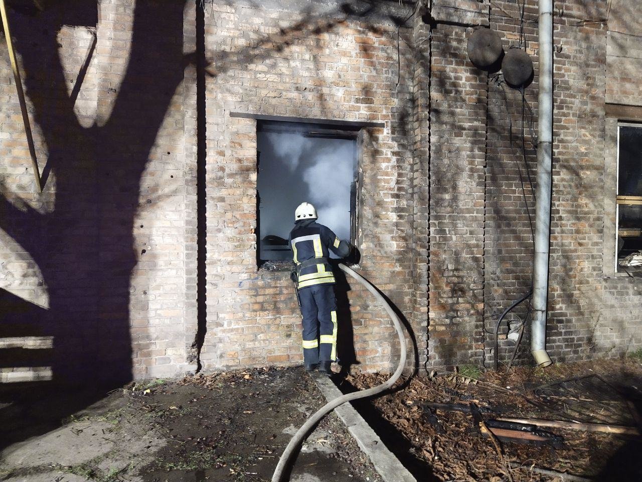 В Запорожье ночью случился пожар в трехэтажном здании, - ФОТО, фото-2