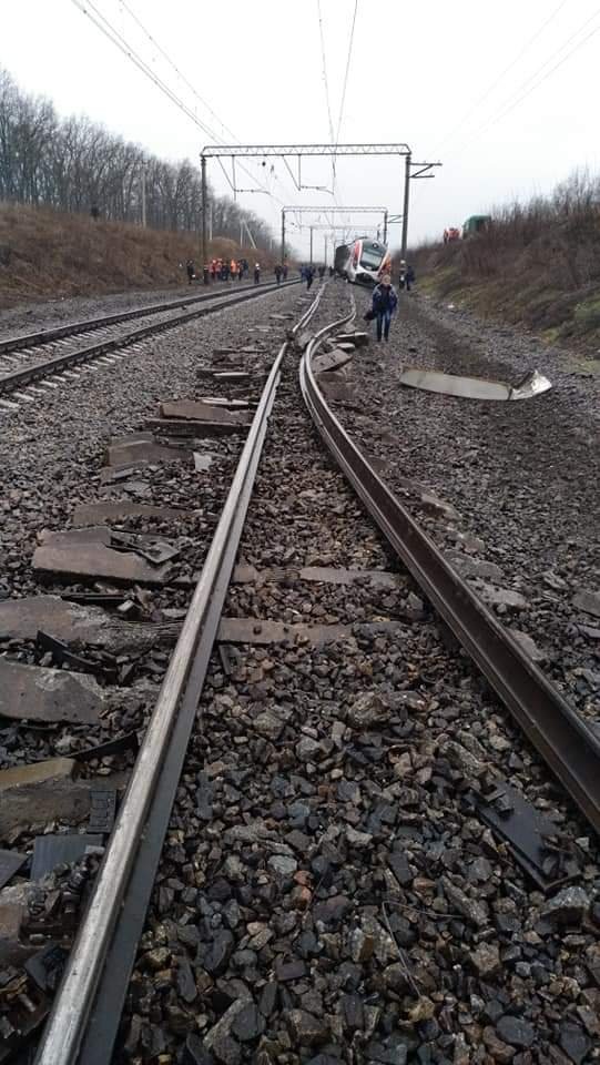 Причиной аварии с участием скоростного поезда Киев - Запорожье могли стать проблемы с путями, - ФОТО, фото-6