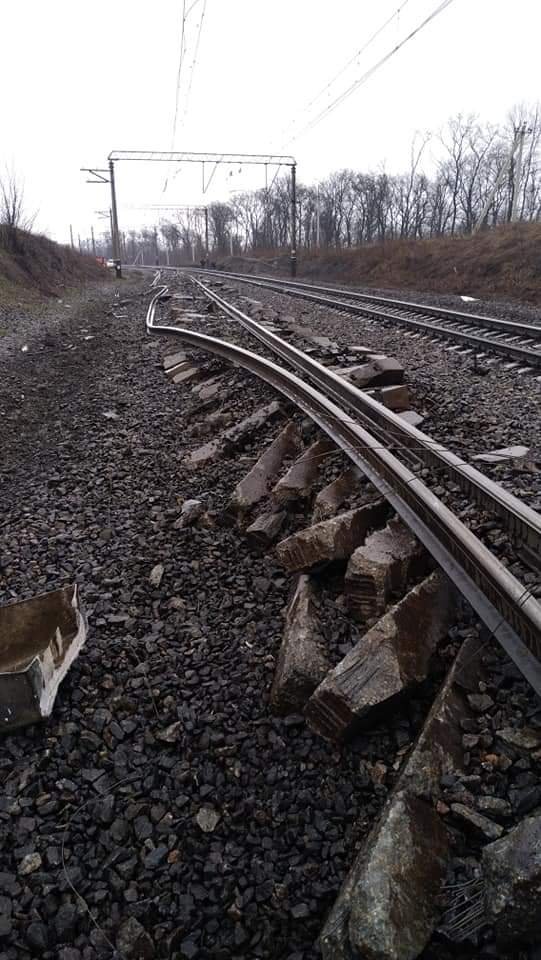 Причиной аварии с участием скоростного поезда Киев - Запорожье могли стать проблемы с путями, - ФОТО, фото-3