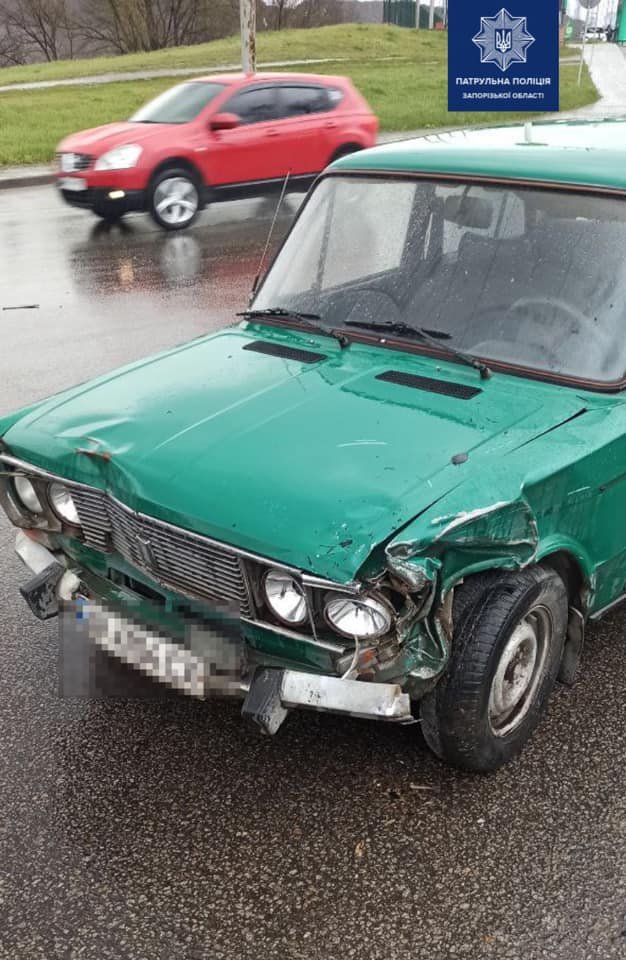 В Запорожье столкнулись ВАЗ и Ford - один из водителей был под наркотиками 