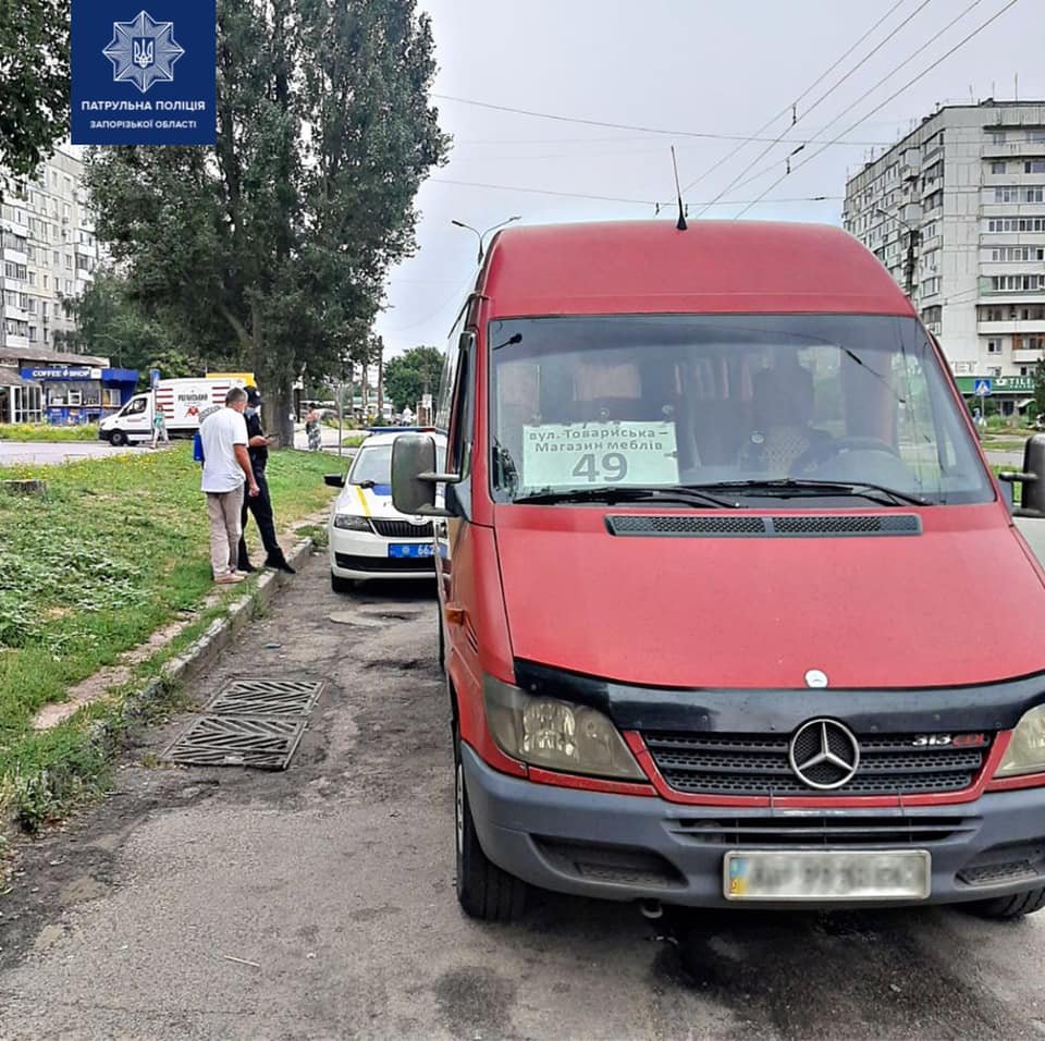 В Запорожье патрульные оштрафовали двух маршрутчиков 