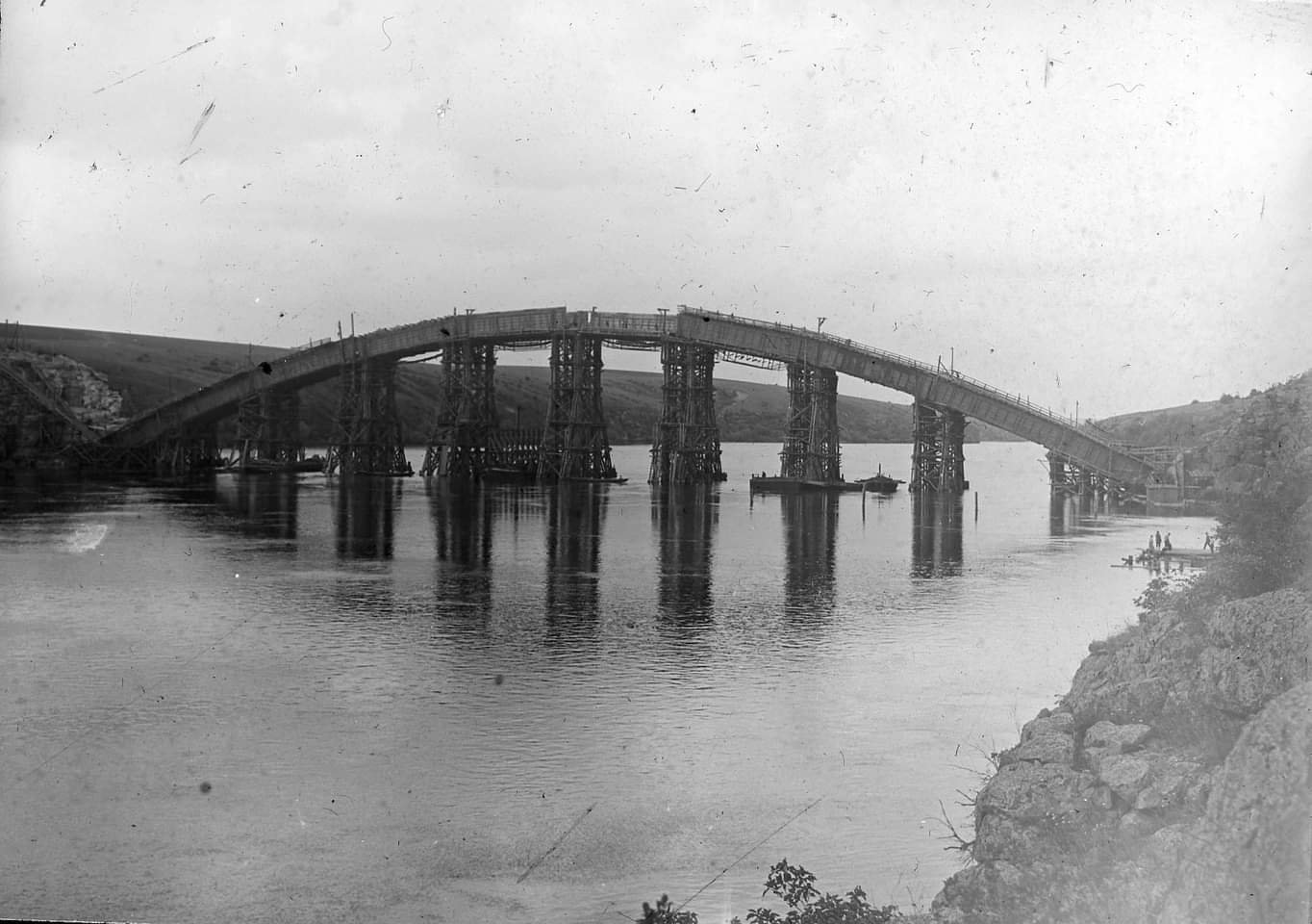 В сети опубликовали уникальные фотографии мостов, которые были построены в Запорожье почти сто лет назад