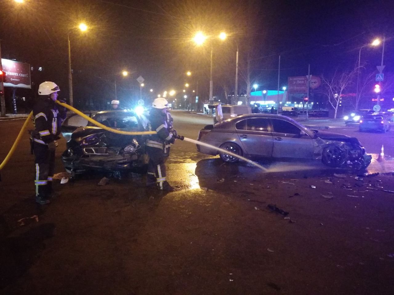 В Запорожье столкнулись два легковых автомобиля, есть пострадавшие, - ФОТО