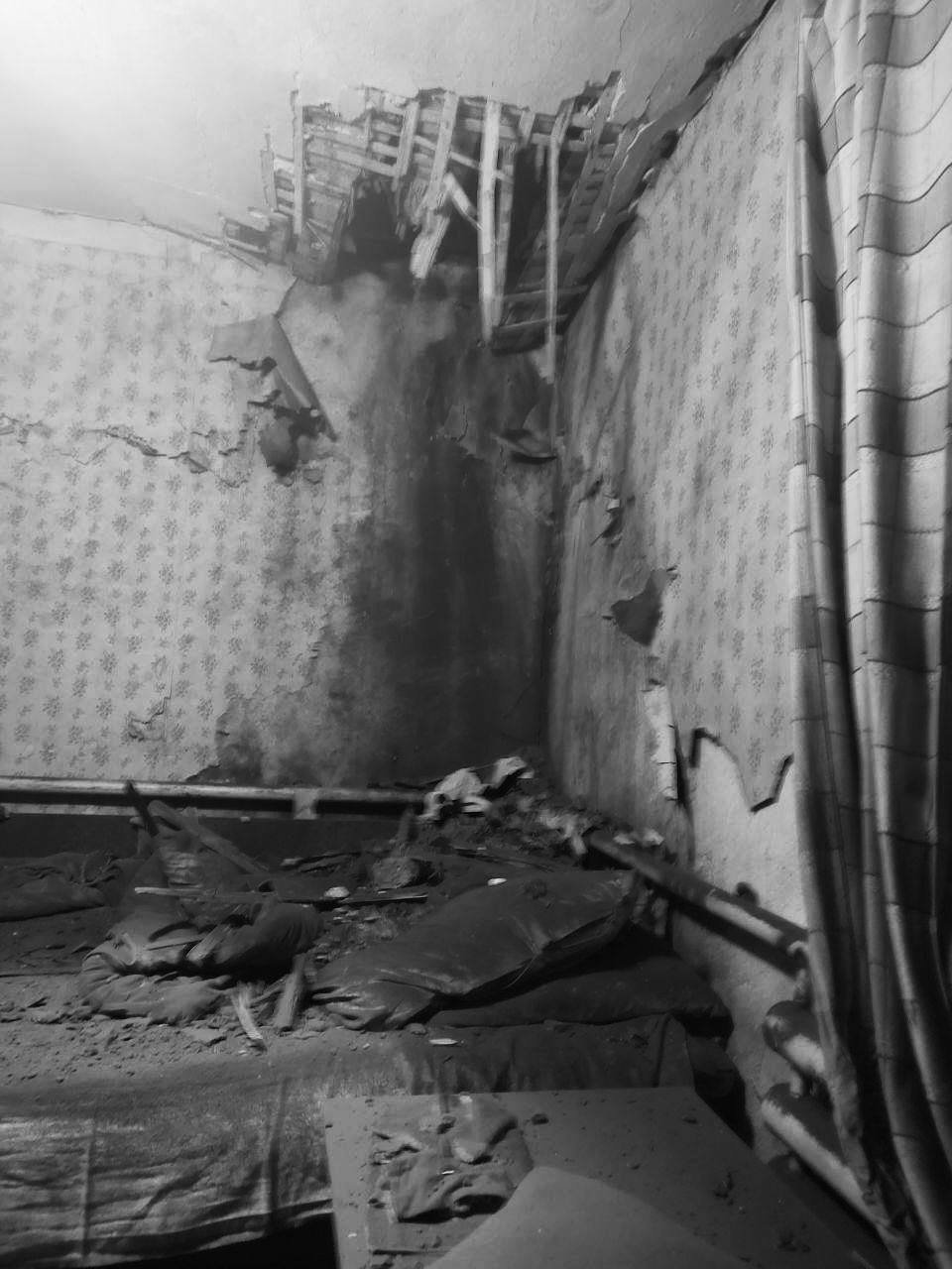 Пошкоджені будинки, без води та світла: в ОВА розповіли подробиці вечірнього обстрілу