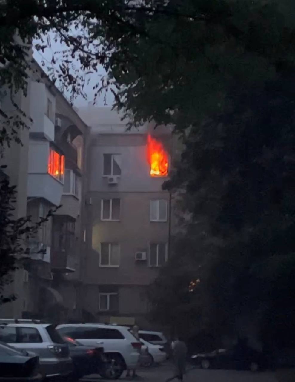 В центрі Запоріжжя в багатоповерховому будинку сталася пожежа, є постраждалі