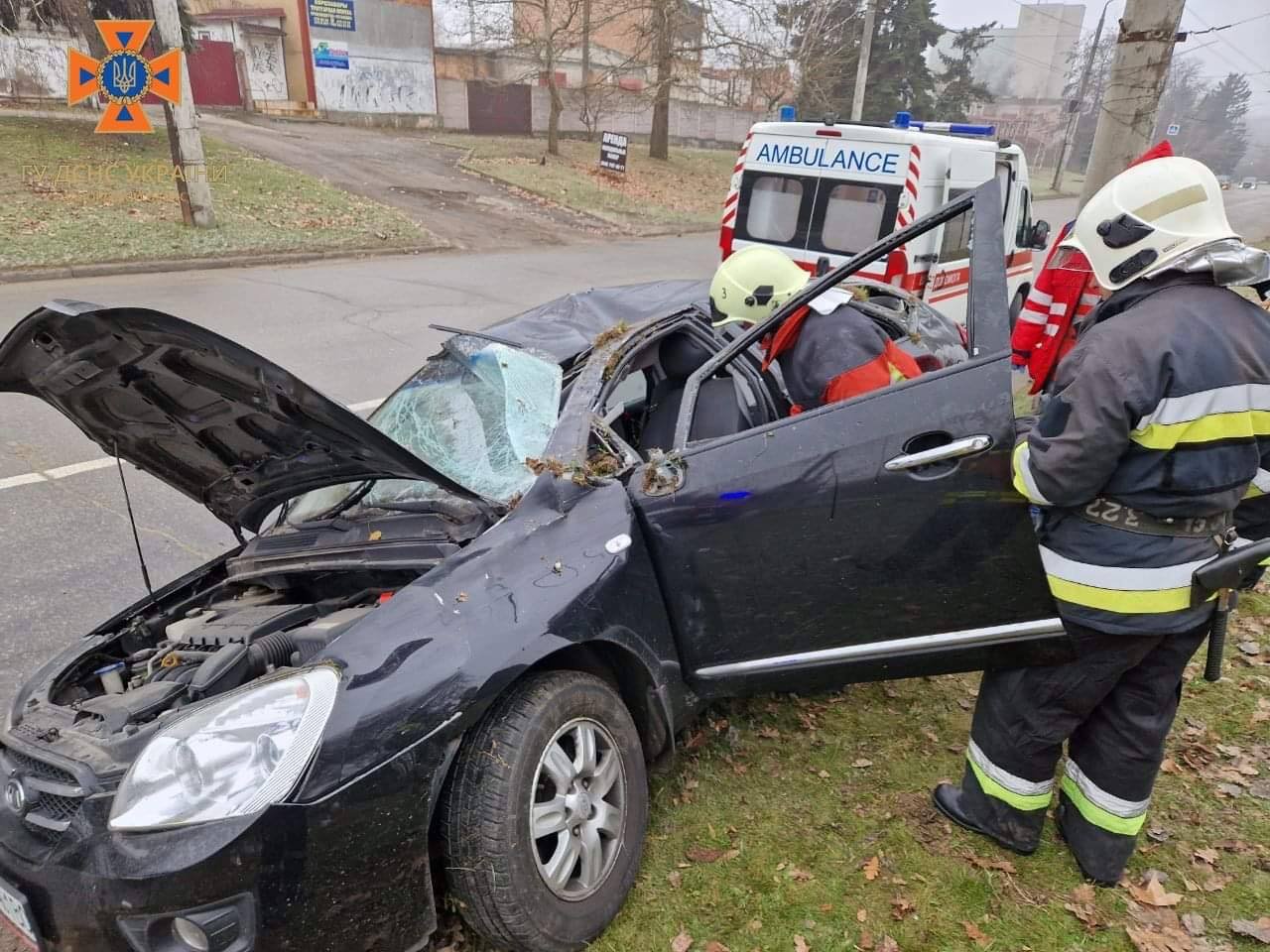  В Запоріжжі перевернулась автівка – постраждав водій