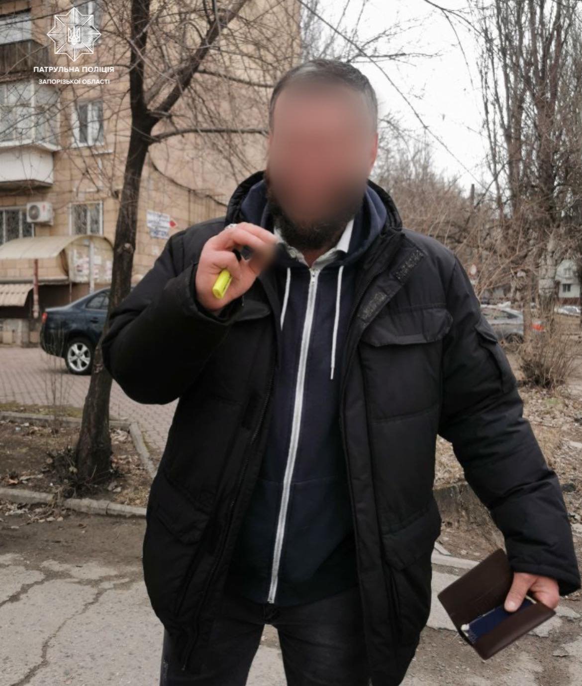 В Запоріжжі патрульні затримали чоловіка, який перебуває в розшуку за грабіж