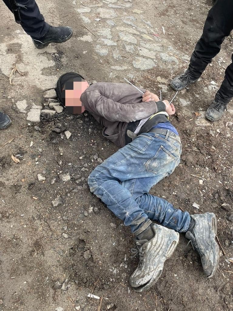 В Запоріжжі чоловік намагався вкрасти речі зі зруйнованих ворожою ракетою квартир 