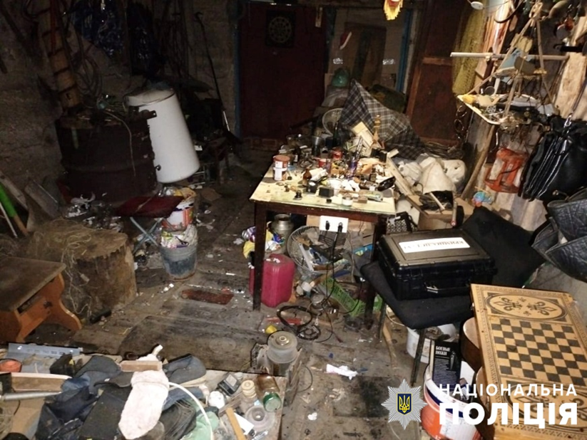 У Запорізькому районі з тяжкими пораненнями шпиталізували чоловіка, який намагався розпиляти боєприпас 