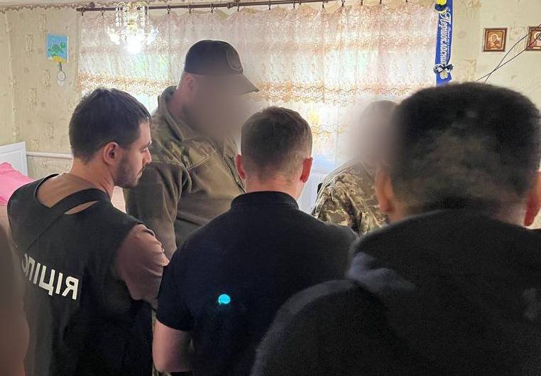Запорізька кіберполіція викрила шахрая, який ошукував військових 