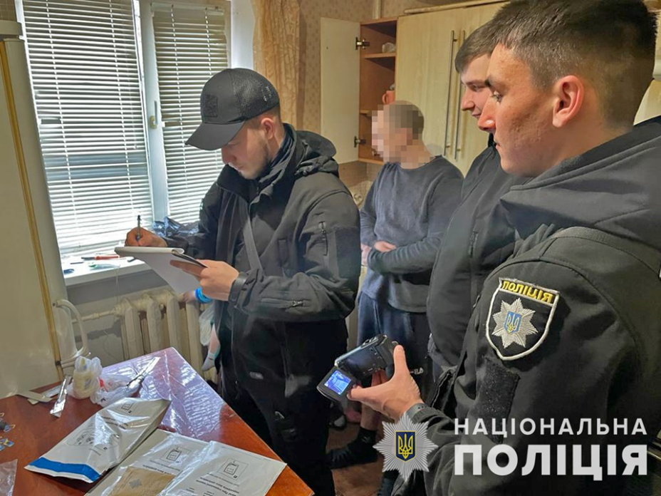 У Запоріжжі затримали злочинну групу шахраїв, які “продавали” будівельні матеріали