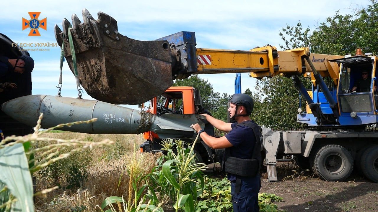 У Запорізькому районі рятувальники знищили авіаційну бомбу ФАБ-500