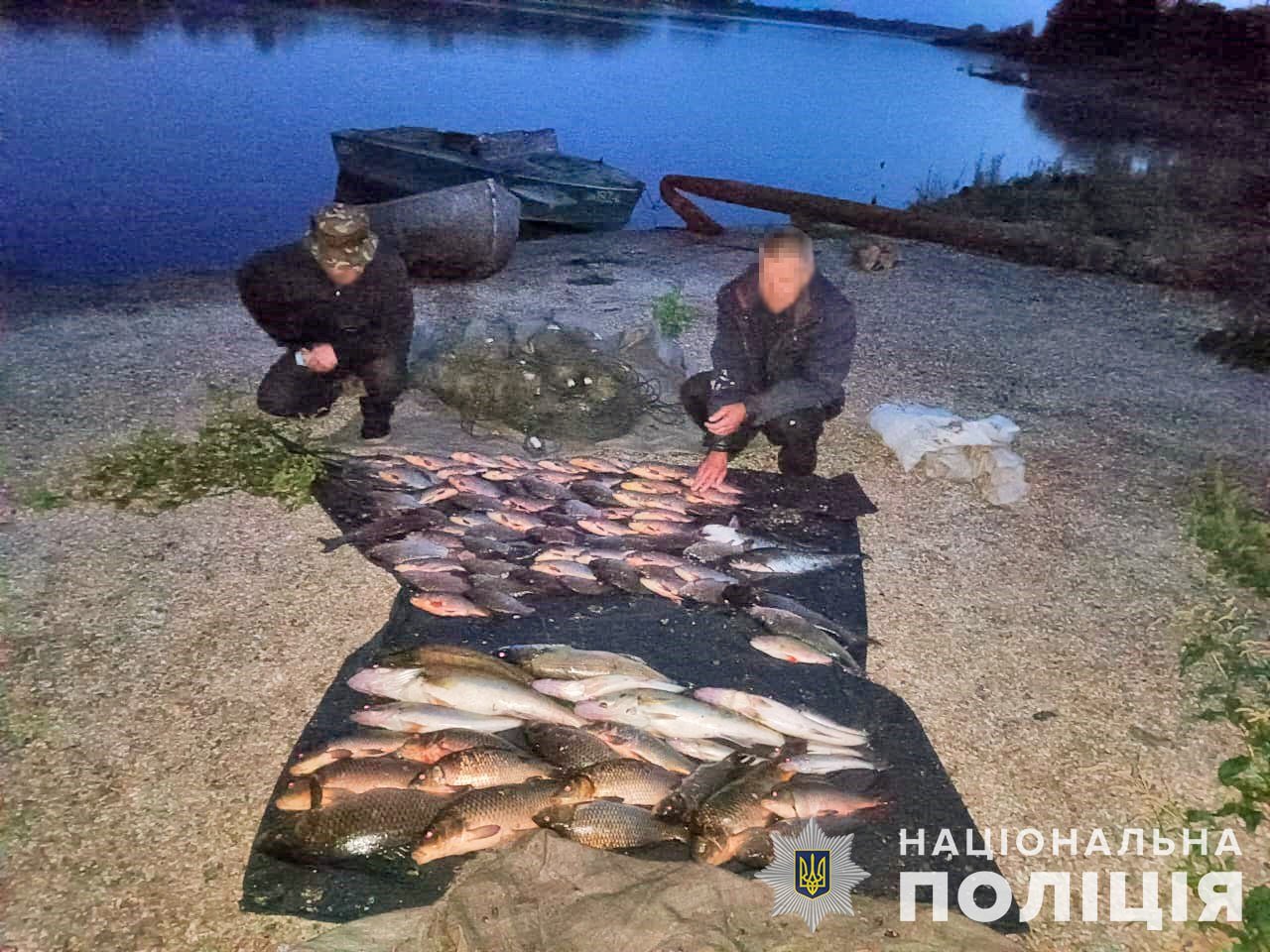 У Запоріжжі затримали чоловіків, які наловили риби на 220 тисяч гривень