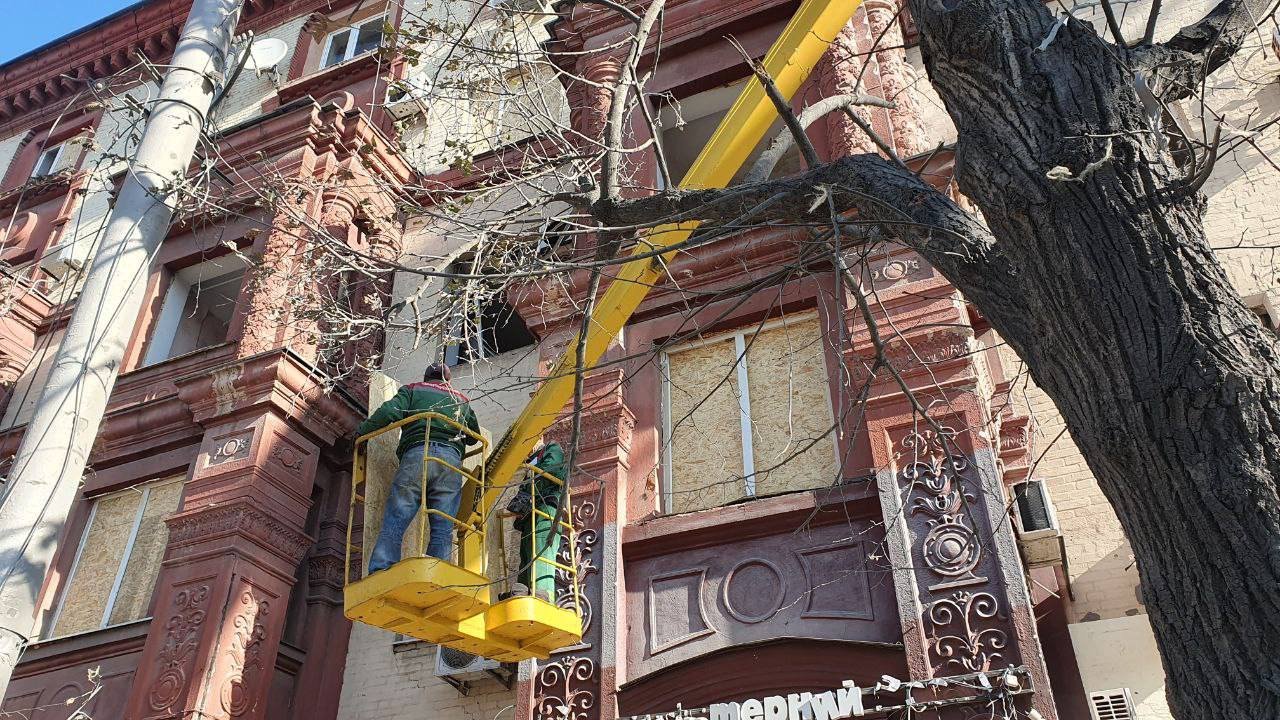 Представники влади розповіли про стан багатоповерхівки, в яку влучила ворожа ракета 