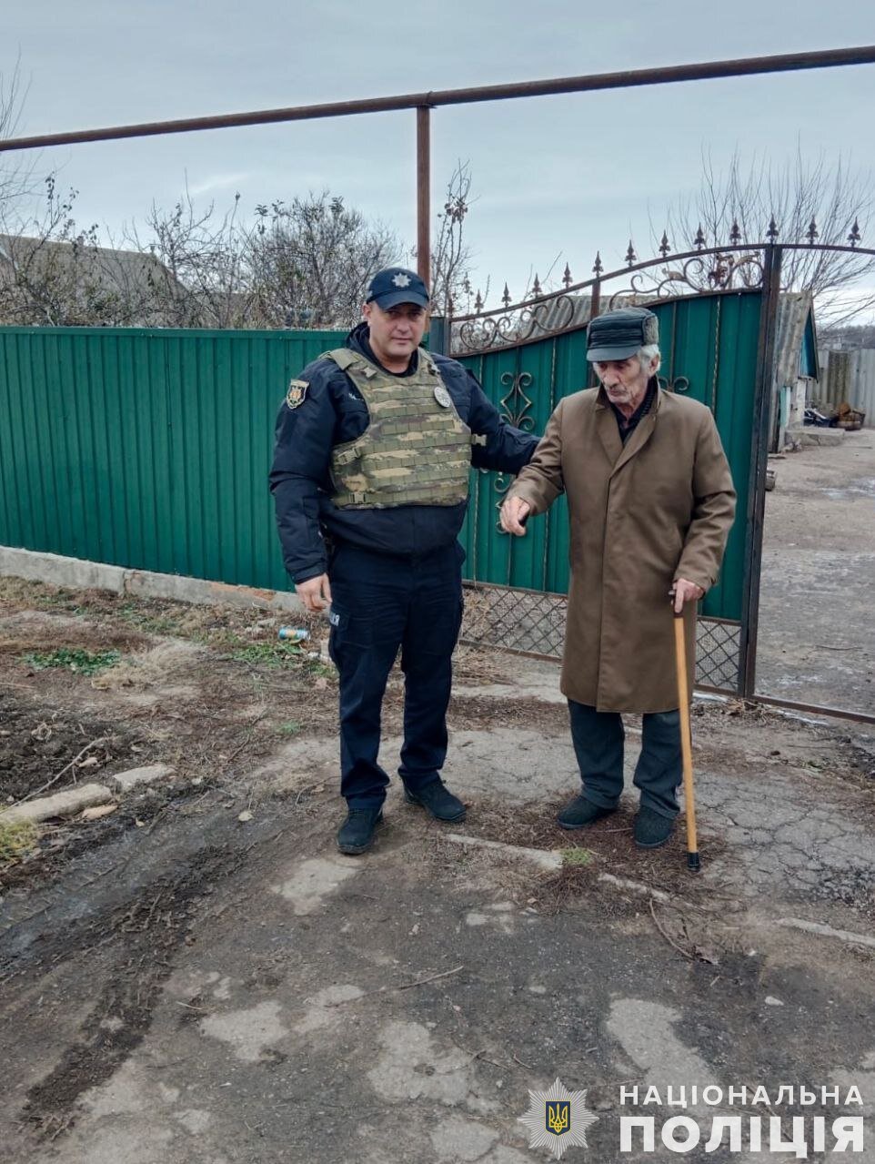 Гуляйпільські поліцейські евакуювали з прифронтового села літнього чоловіка