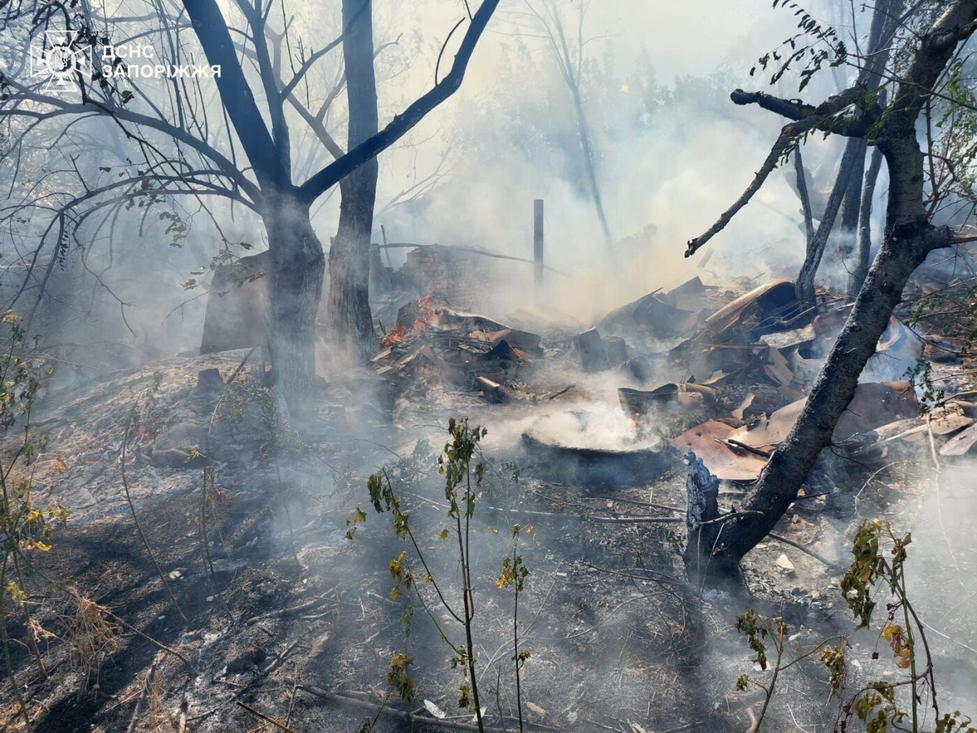 У Запорізькій області обстріли спричинили займання будинків, господарських споруд і сухої трави
