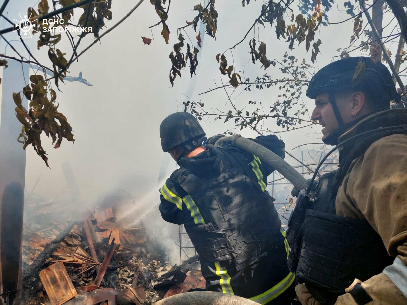 У Запорізькій області обстріли спричинили займання будинків, господарських споруд і сухої трави