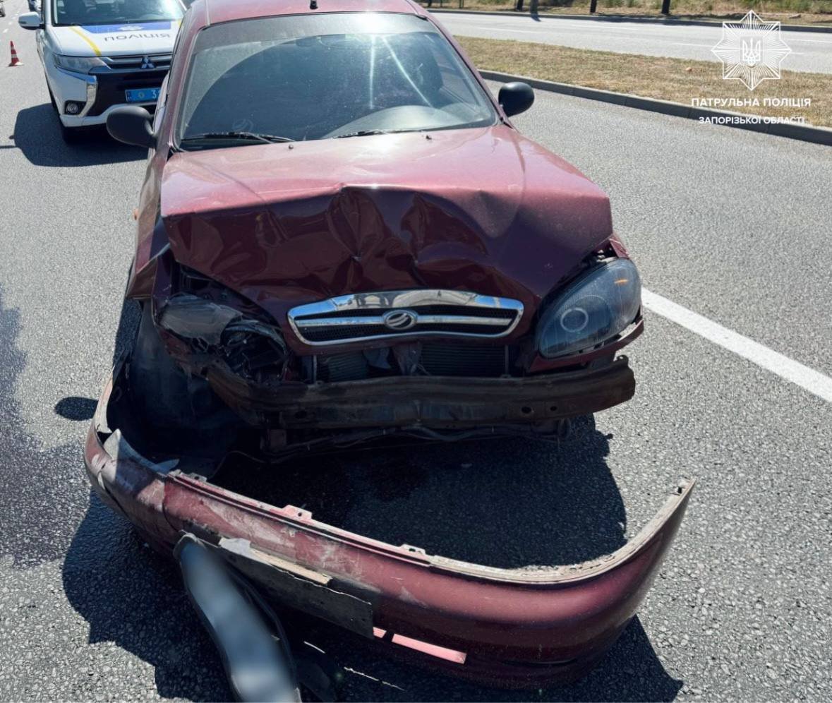 У Запоріжжі на Прибережній автомагістралі сталася подвійна ДТП
