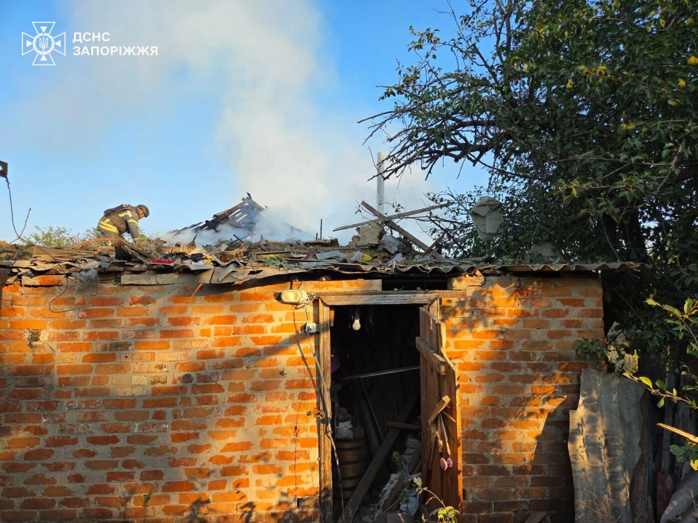 Ворожі атаки спричинили дев’ять пожеж у Запорізькій області: пошкоджено житлові будинки