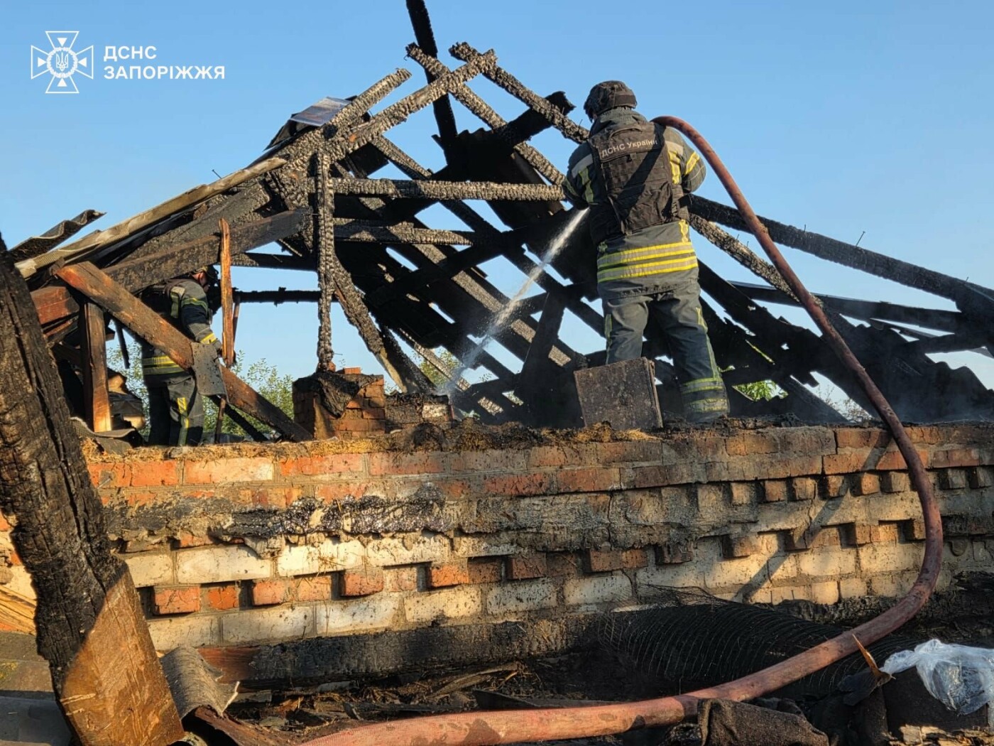 Ворожі атаки спричинили дев’ять пожеж у Запорізькій області: пошкоджено житлові будинки